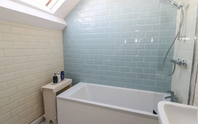 Teal Cottage