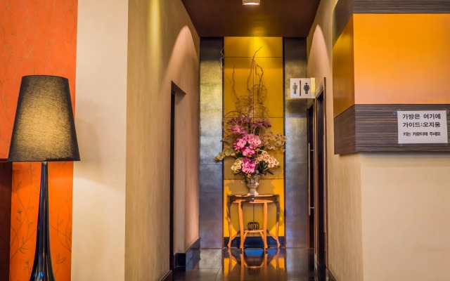 Atrium Boutique Hotel