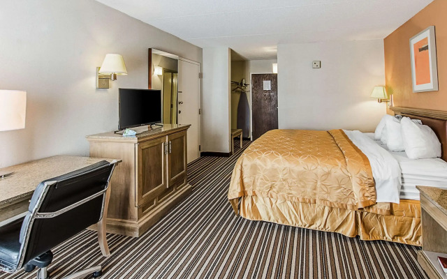 Econo Lodge Inn & Suites Norton