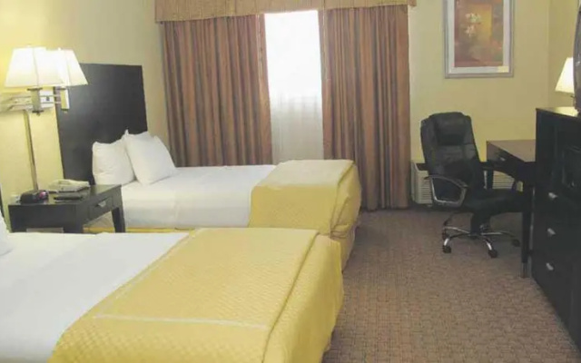 La Quinta Inn & Suites Wichita Airport