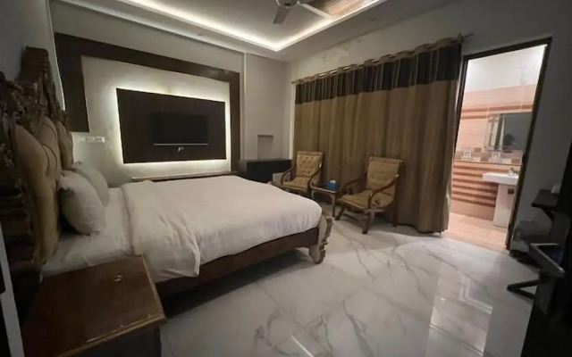Palm Tree Hotel & Suites