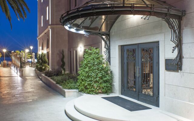 Отель Boutique Hotel La Roche Черногория, Тиват - отзывы, цены и фото номеров - забронировать отель Boutique Hotel La Roche онлайн вид на фасад