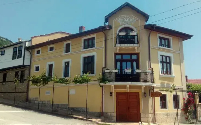 Osmarski Houses