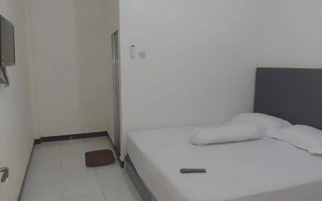 OYO 93306 Homestay Permana Supadio Airport