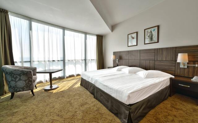 Отель Marina Grand Beach Золотые пески комната для гостей
