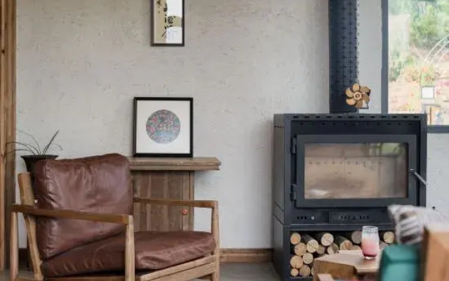 Enshi Straight-to-Straight Retro Homestay