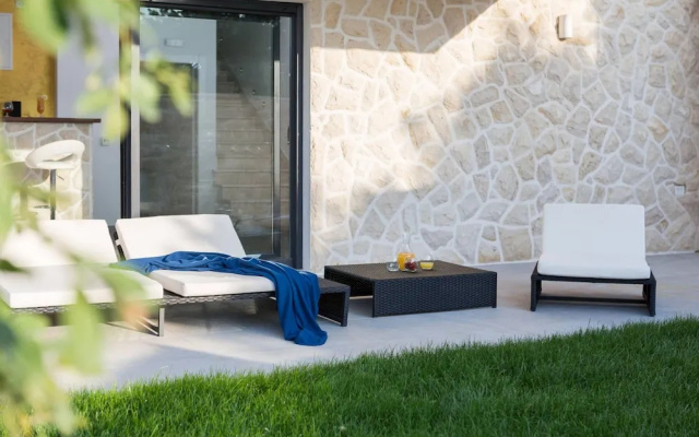 Villa Salt - 8 2 Heated Pool Trogir Near Beach