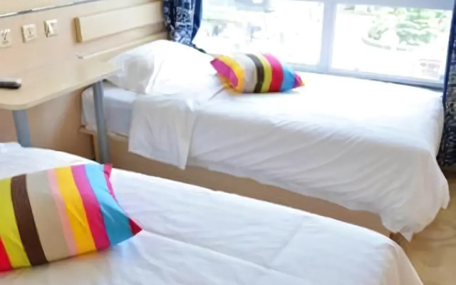 M Home Community Hotel (Shanghai Wuning Road Metro Station Branch)