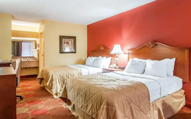 Clarion Inn & Suites University Center