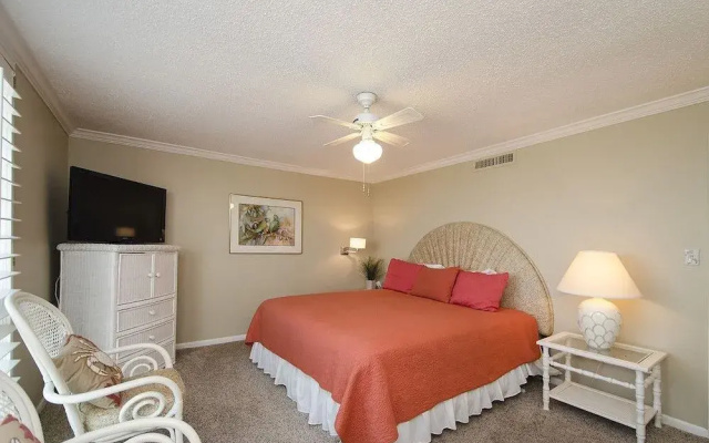 Shoreline 3111 Condo by RedAwning