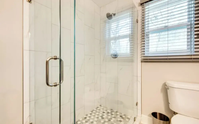 6 Mi to Mercedes-benz! Pet-friendly Yard in ATL