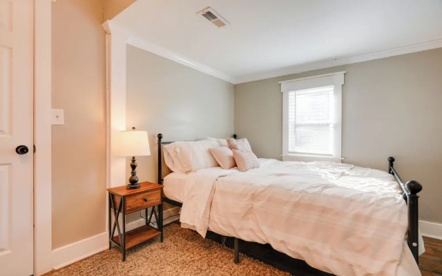 Cozy Blackstone Getaway < 2 Mi to Downtown!