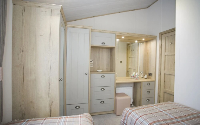 6 Berth Luxury Lodge in Christchurch, Dorset