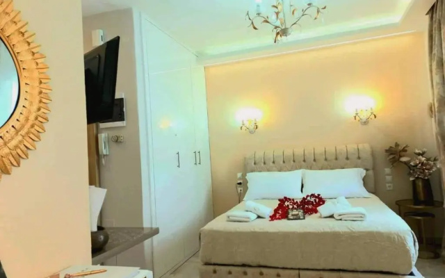 GOLDENSPACE... exquisite central studio
