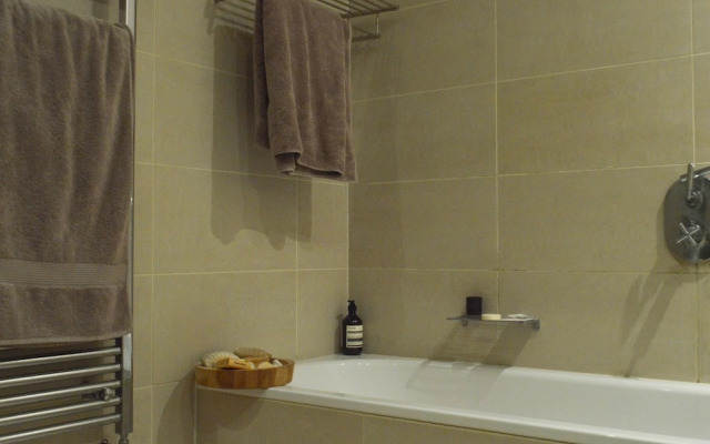 1 Bedroom Flat in Hammersmith With Garden