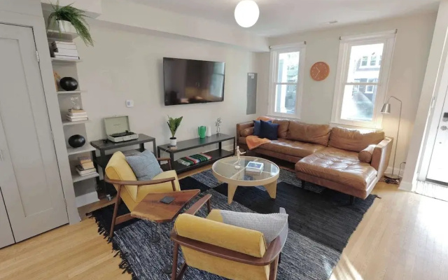 Stadium Armory Stay - 3 Bedroom