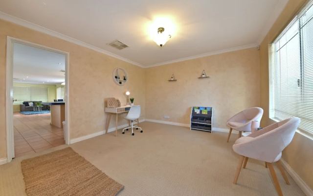 Entire House Close To Perth Airport And City 2290