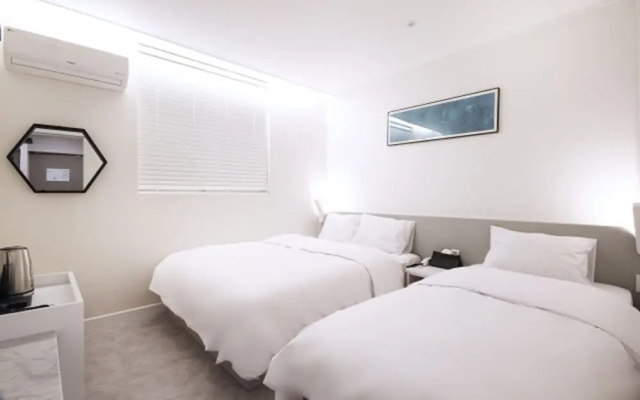 Hotel YAM Yeosu Hakdong