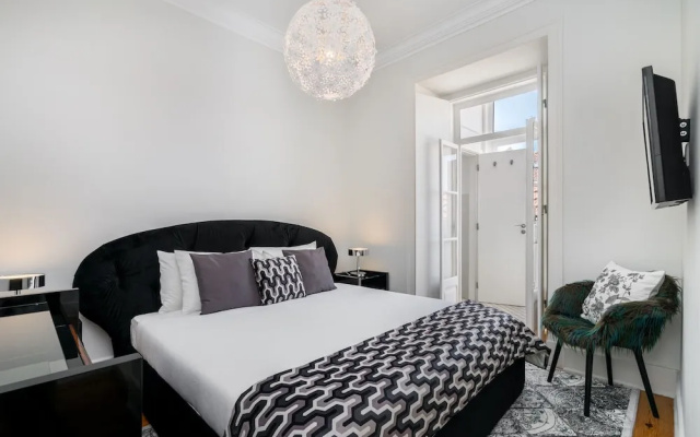 Prime Location Design Family Apartment