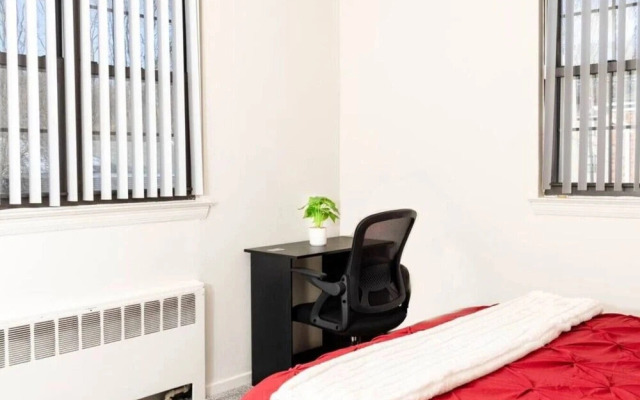 610b Large One Bedroom Downtown!