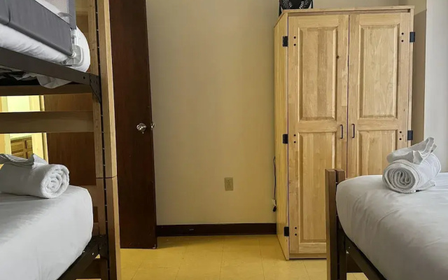 2 Bedroom 2 Bath Downtown Sleeps Six Walkable