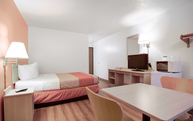 Motel 6 Colby