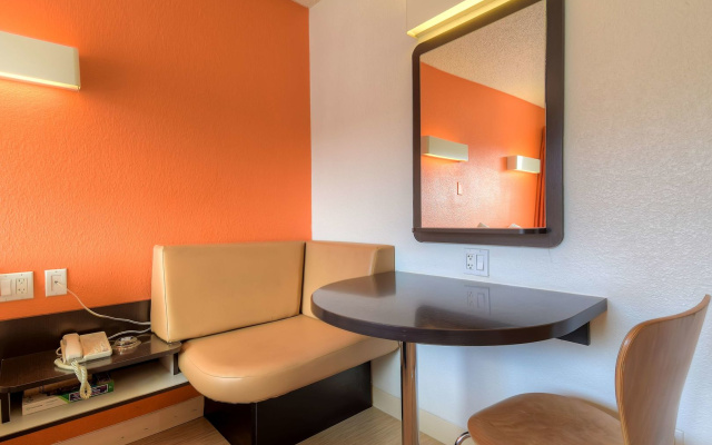 Studio 6 Suites Las Vegas, NV – Tropicana