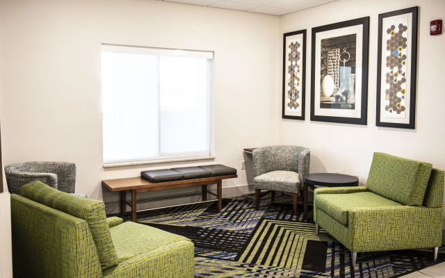 Holiday Inn Express & Suites Sedalia by IHG