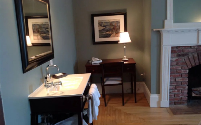 AUBERGE inn thyme