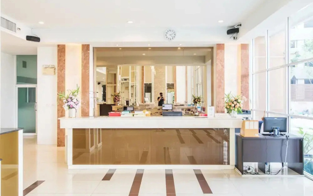 The Lavish Residence by Favstay