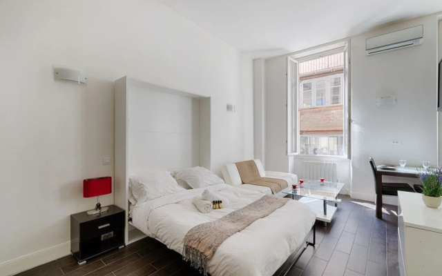Modern Studio 3 Minutes From the Old Port!