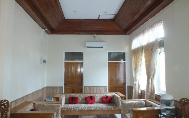 Mrauk Oo Nawarat Hotel
