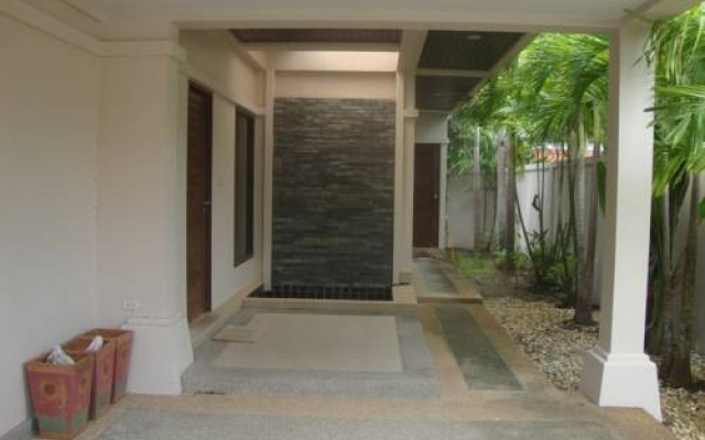 Отель Three-Bedrooms Villa Rawai Пхукет парковка