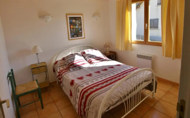 Maison Calme Avec Terrasse a Saint-Pons - Fr-1-165a-91