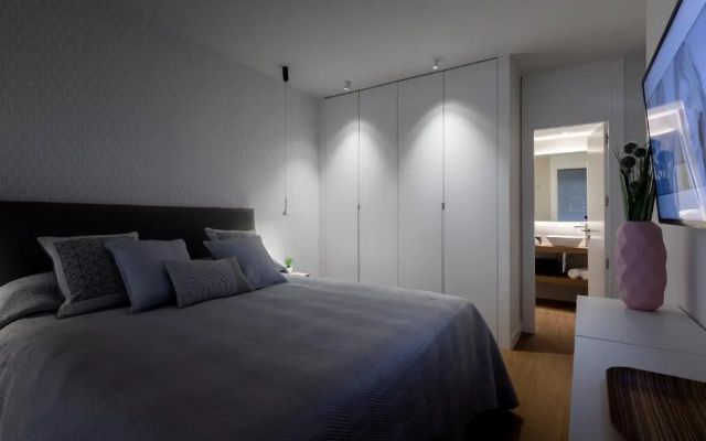 Francisco Silvela Apartment by Flatsweethome