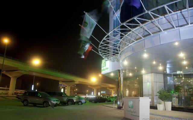 Отель Holiday Inn Dubai - Al Barsha вид на фасад