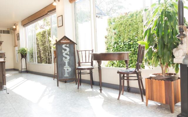 Отель Ssip Boutique Dhevej Бангкок вид на фасад