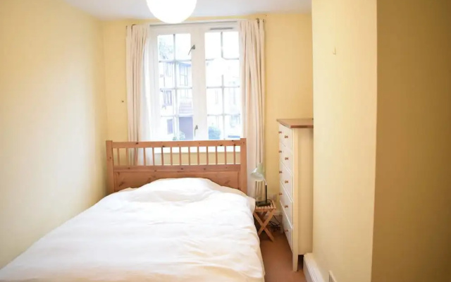Calm 3 Bedroom Apartment in Wandsworth