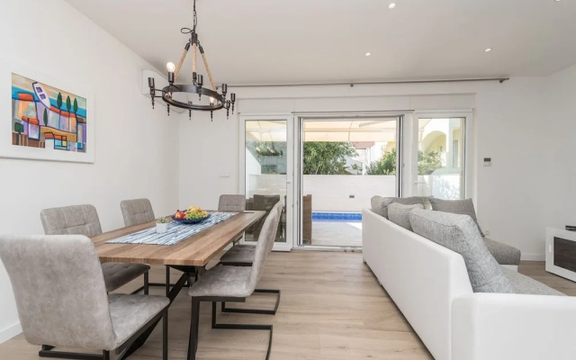Modern Villa in Privlaka with Swimming Pool