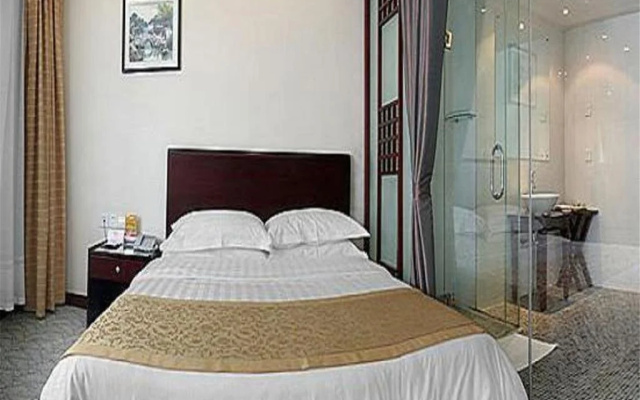 Golden Bridge Holiday Hotel