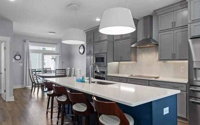 South Breeze 3 Bedroom Townhouse by RedAwning