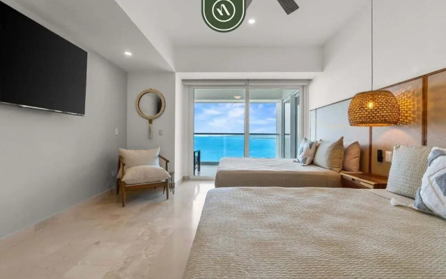 Luxury 4 BR Condo Amazing Views - Beach - Pools