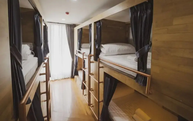 Poshtel 56