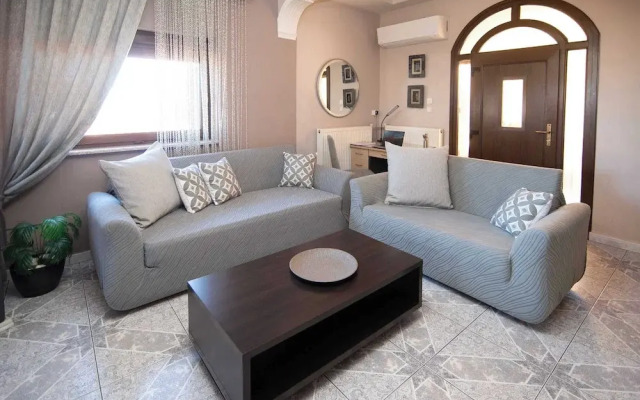 Sunrise Suite Olympiada - Luxury Beachfront Escape