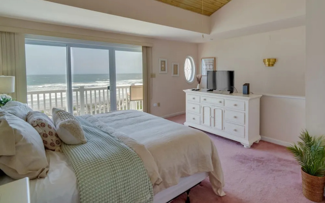 Charming Brigantine Condo Rental: Steps to Beach!