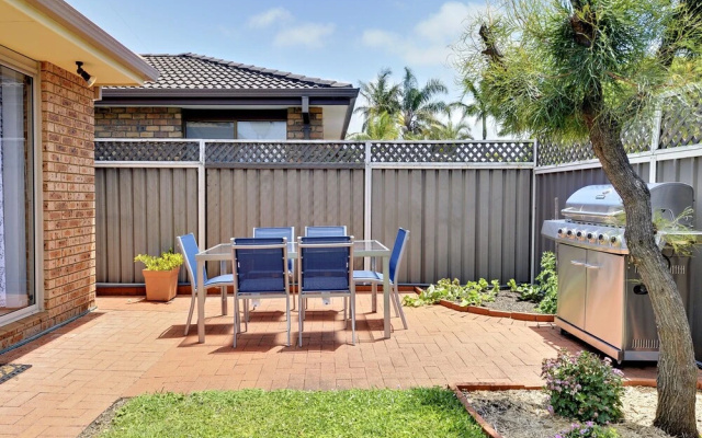 Pet Friendly Shoreline Dr 1/18 - Fingal Bay
