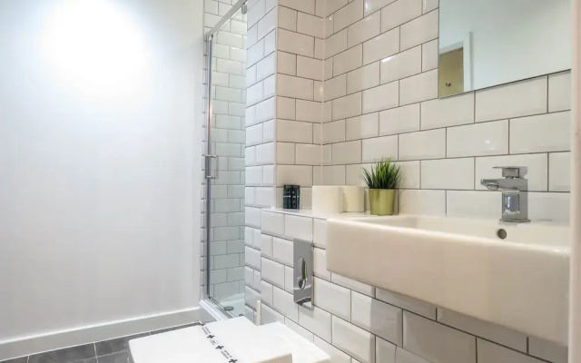 Tudors eSuites Birmingham Canalside Apartments