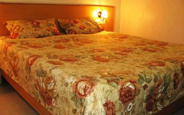 Hotel Fame City