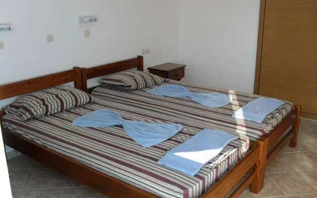 Chris Apartments