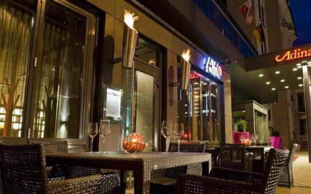 Отель Adina Apartment Hotel Frankfurt Neue Oper Германия, Франкфурт-на-Майне - 1 отзыв об отеле, цены и фото номеров - забронировать отель Adina Apartment Hotel Frankfurt Neue Oper онлайн вид на фасад